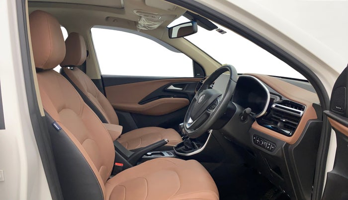 2024 MG HECTOR PLUS SHARP PRO 1.5 TURBO MT 7 STR, Petrol, Manual, 11,010 km, Right Side Front Door Cabin