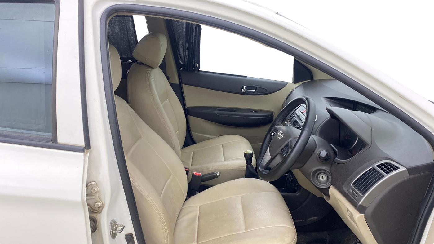 2014 Hyundai i20 SPORTZ 1.2, Petrol, Manual, 95,692 km, Right Side Front Door Cabin