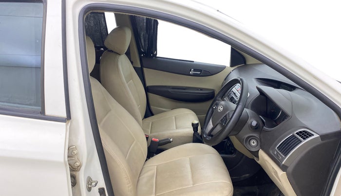 2014 Hyundai i20 SPORTZ 1.2, Petrol, Manual, 98,148 km, Right Side Front Door Cabin