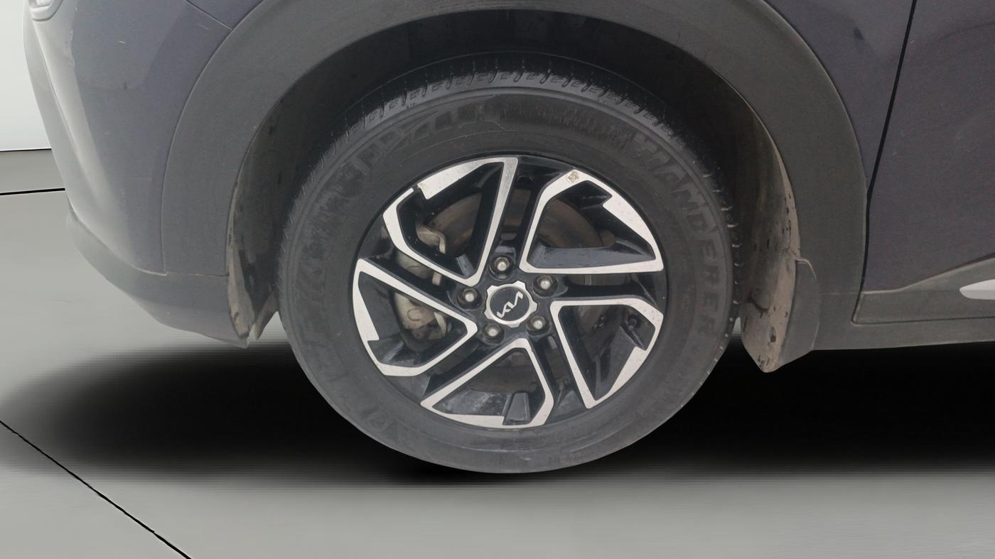 2022 KIA CARENS LUXURY PLUS 1.4 PETROL DCT 6 STR, Petrol, Automatic, 26,163 km, Left Front Wheel