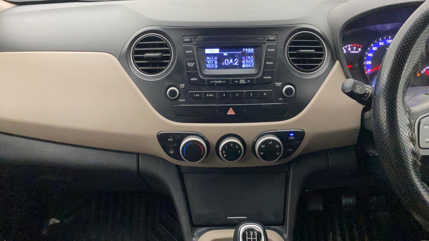 2016 Hyundai Xcent S 1.2, Petrol, Manual, 64,717 km, Air Conditioner