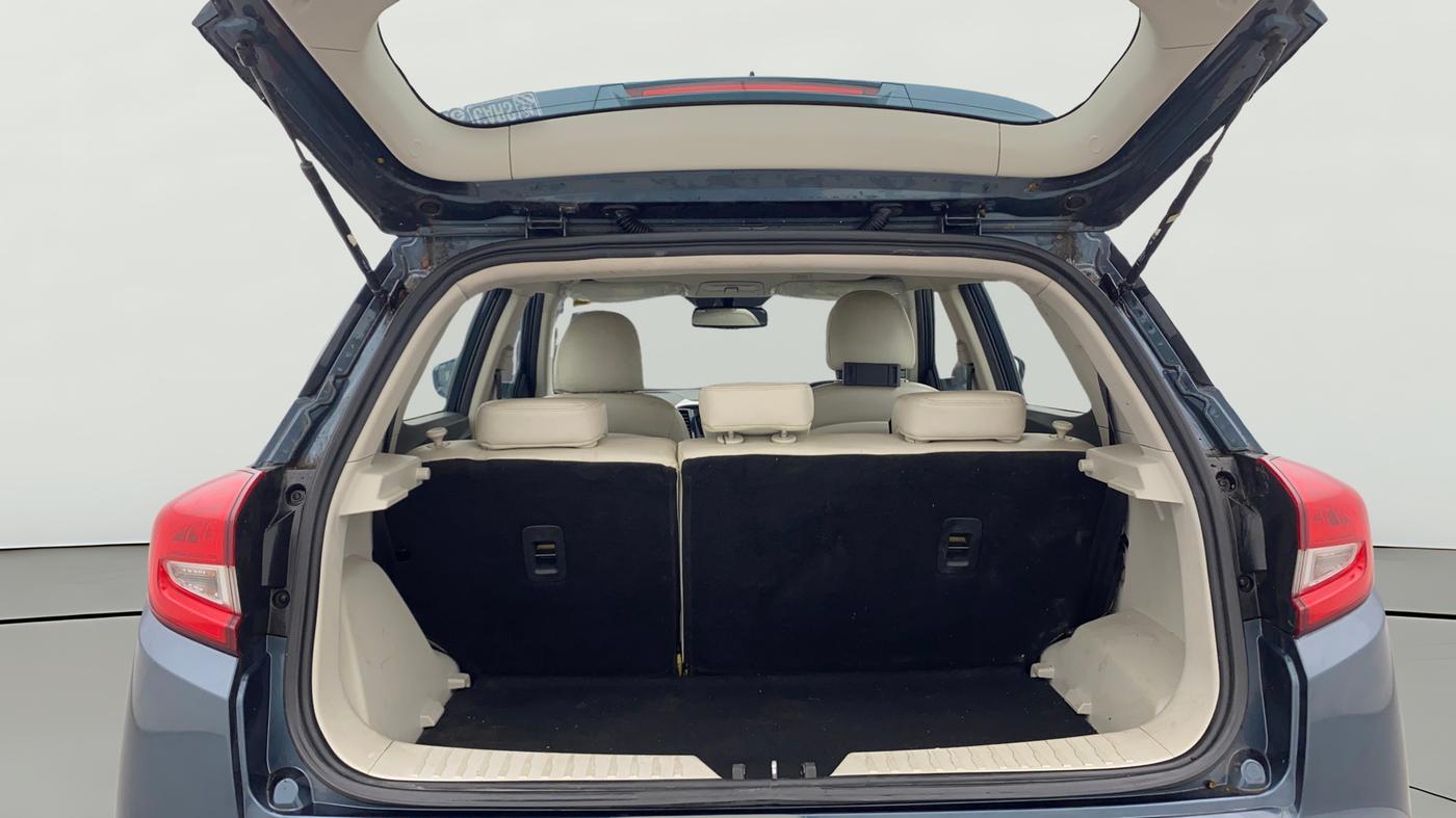 2024 Mahindra XUV300 W8 (O) 1.2 PETROL AMT, Petrol, Automatic, 17,821 km, Boot Open Zoomed View