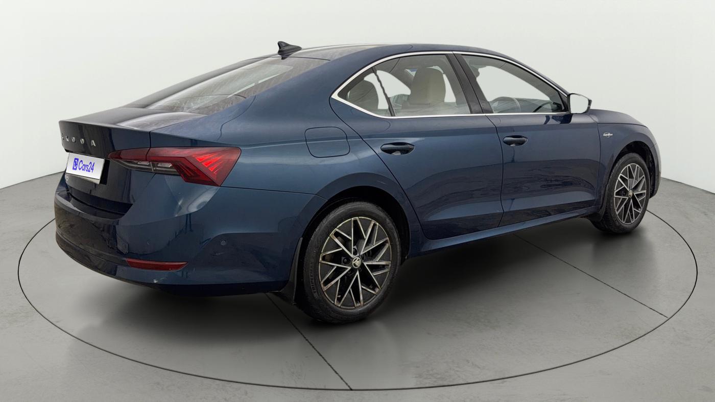 2022 Skoda Octavia L&K 2.0 AT, Petrol, Automatic, 30,297 km, Right Back Diagonal