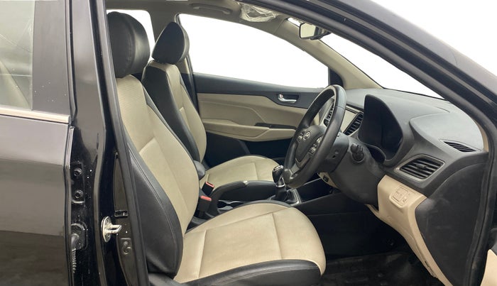 2017 Hyundai Verna 1.6 VTVT SX O, Petrol, Manual, 60,607 km, Right Side Front Door Cabin