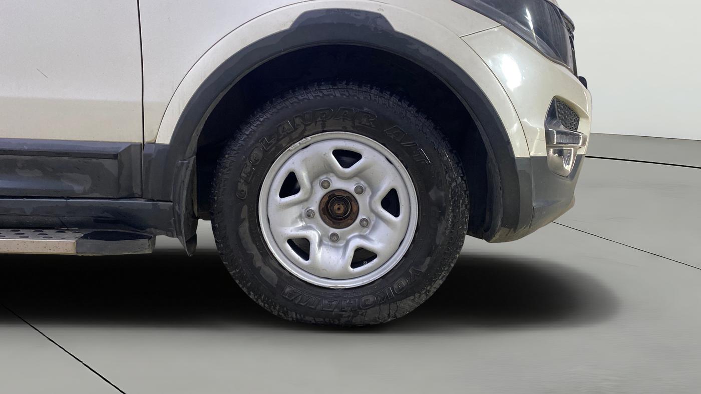 2017 Tata Hexa XTA 4X2 7 STR, Diesel, Automatic, 80,494 km, Right Front Wheel