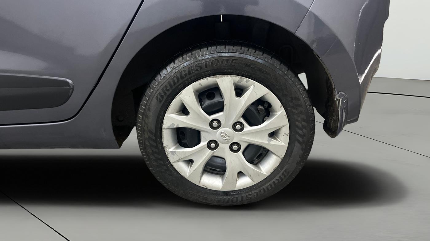 2015 Hyundai Grand i10 SPORTZ 1.2 KAPPA VTVT, Petrol, Manual, 1,13,358 km, Left Rear Wheel