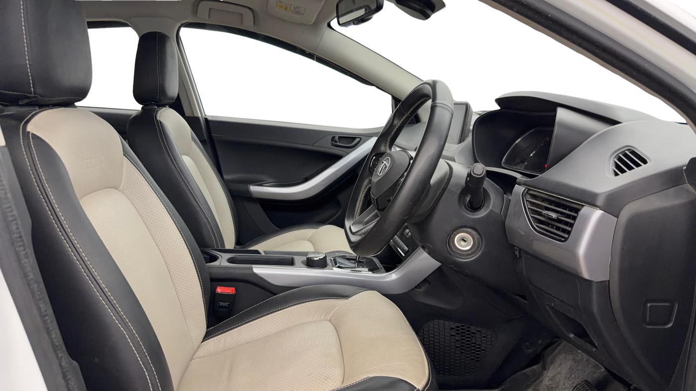 2023 Tata NEXON XMA PLUS SUNROOF PETROL, Petrol, Automatic, 28,017 km, Right Side Front Door Cabin