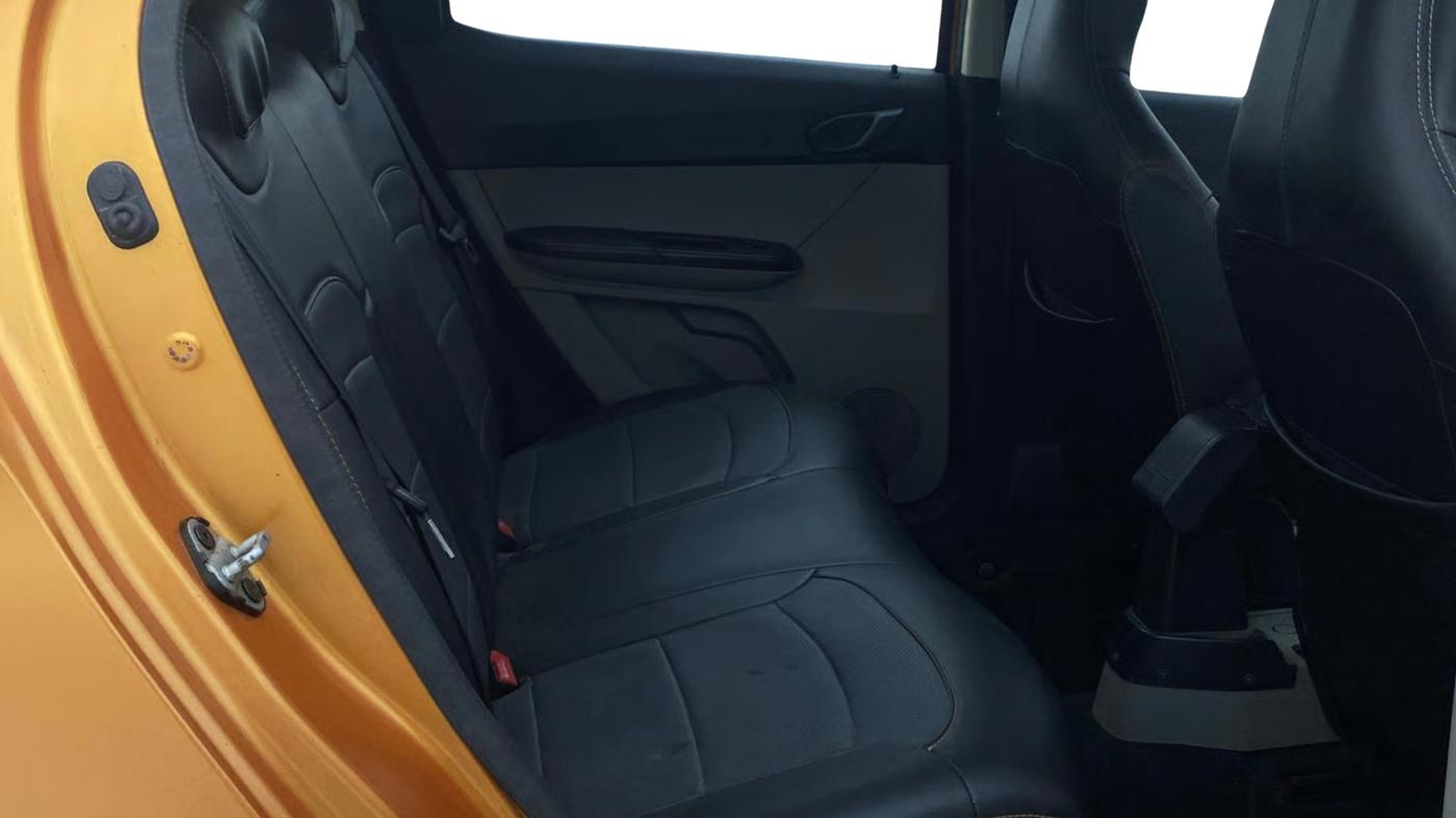 2016 Tata Tiago XT DIESEL, Diesel, Manual, 35,498 km, Right Side Rear Door Cabin