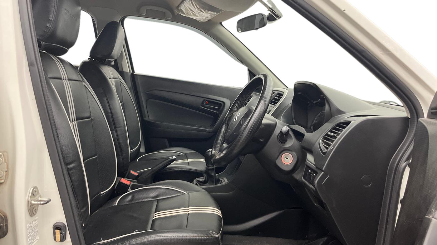 2021 Maruti Vitara Brezza LXI, Petrol, Manual, 73,786 km, Right Side Front Door Cabin