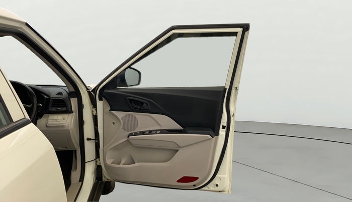 2020 Mahindra XUV300 W4 1.2 PETROL, Petrol, Manual, 61,281 km, RHS Front Door