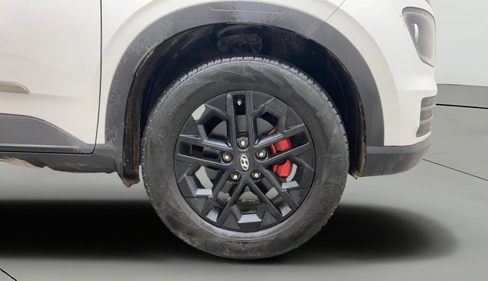 2024 Hyundai VENUE SX(O) 1.0 Turbo DCT Knight Edition, Petrol, Automatic, 15,504 km, Right Front Wheel