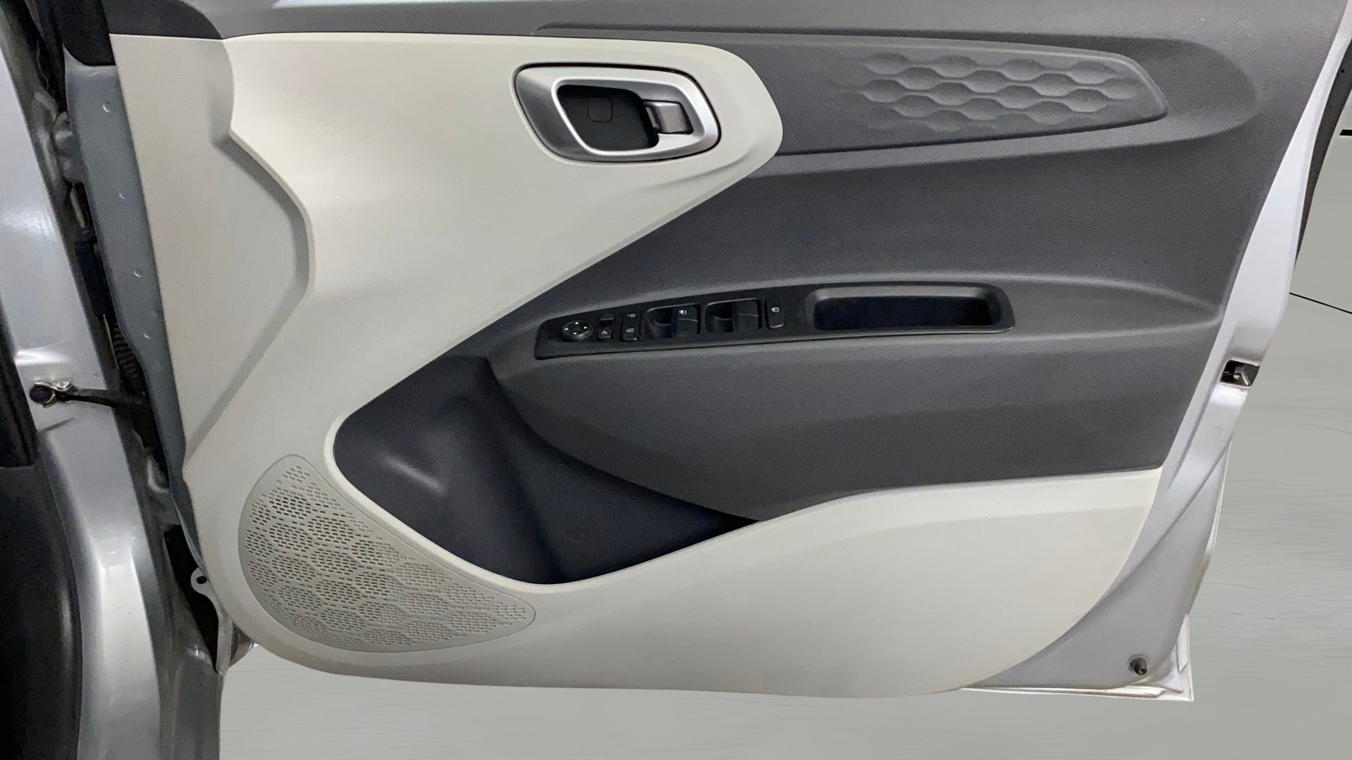 camera-Driver-Side-Door-Panels-Control