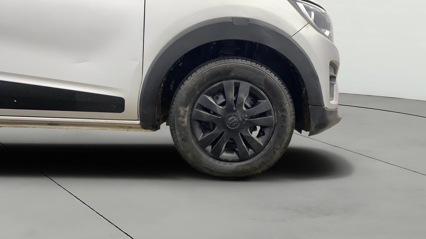 2022 Renault TRIBER RXT, Petrol, Manual, 32,819 km, Right Front Wheel