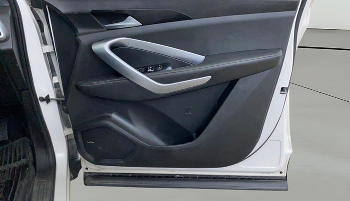 2020 MG HECTOR SMART HYBRID 1.5 PETROL, Petrol, Manual, 36,335 km, Driver Side Door Panels Control