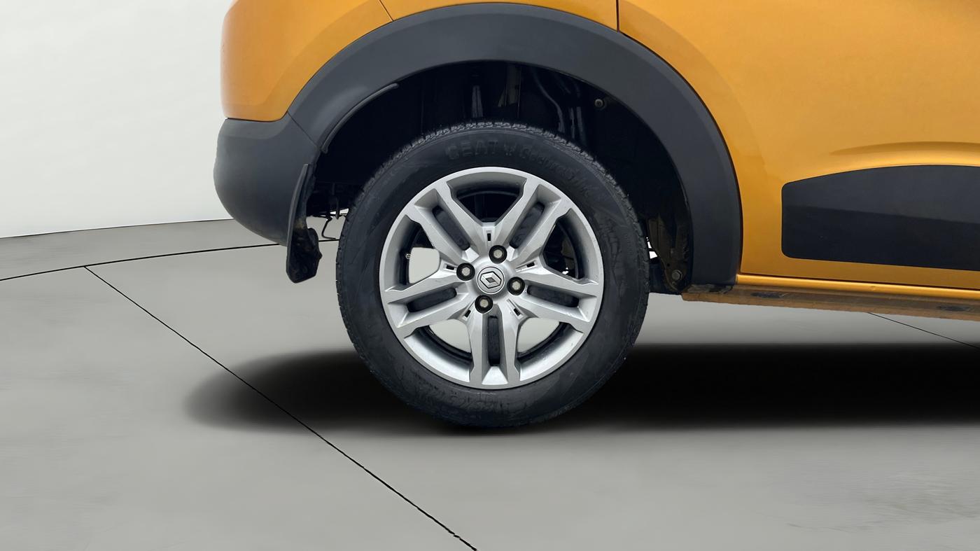 2022 Renault TRIBER RXZ, Petrol, Manual, 33,380 km, Right Rear Wheel