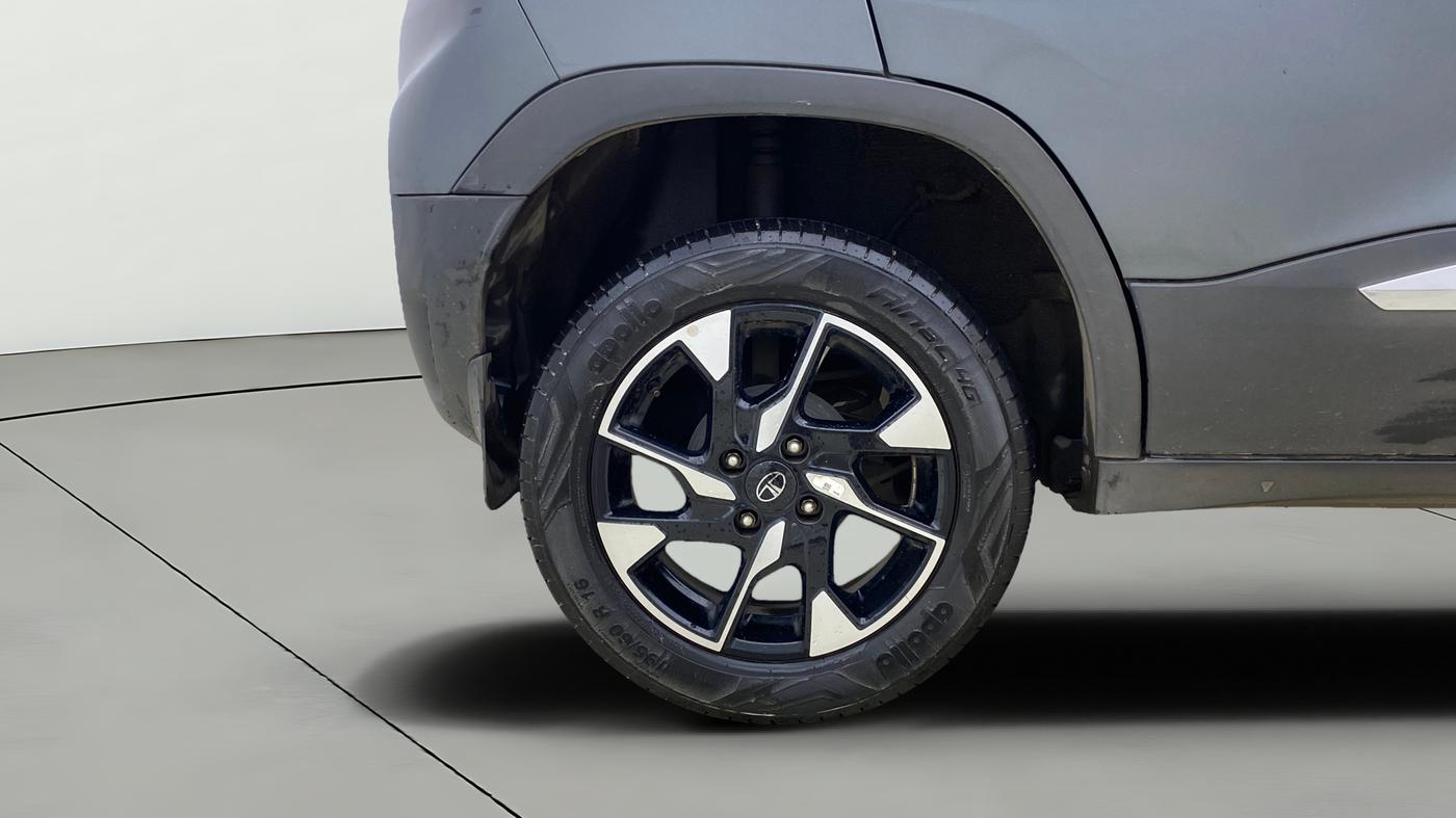 2024 Tata PUNCH Creative Dual Tone AMT Sunroof , Petrol, Automatic, 14,120 km, Right Rear Wheel