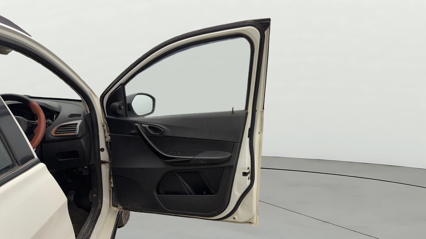2019 Tata TIAGO NRG PETROL, Petrol, Manual, 44,231 km, RHS Front Door