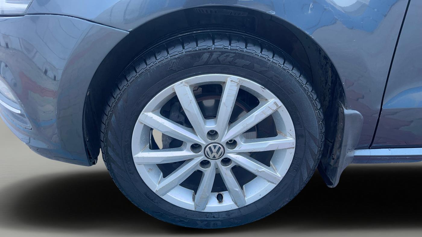 2017 Volkswagen Polo HIGHLINE PLUS 1.2(16 ALLOY, Petrol, Manual, 84,147 km, Left Front Wheel