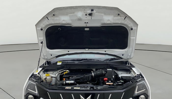 2024 Mahindra XUV 3XO AX5 1.2 L TCMPFi, Petrol, Manual, 5,026 km, Open Bonet