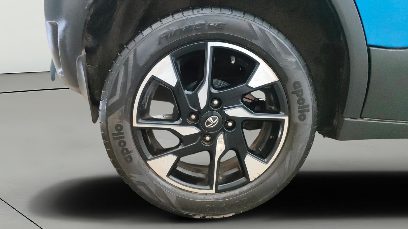 2021 Tata PUNCH CREATIVE  1.2 RTN DUAL TONE, Petrol, Manual, 30,571 km, Right Rear Wheel
