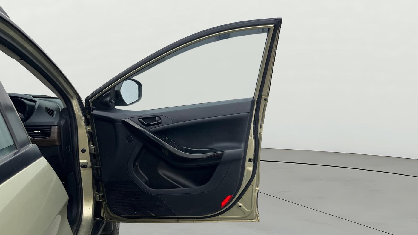 2022 Tata NEXON XZ PLUS (PREMIUM) KAZIRANGA PETROL, Petrol, Manual, 26,640 km, RHS Front Door