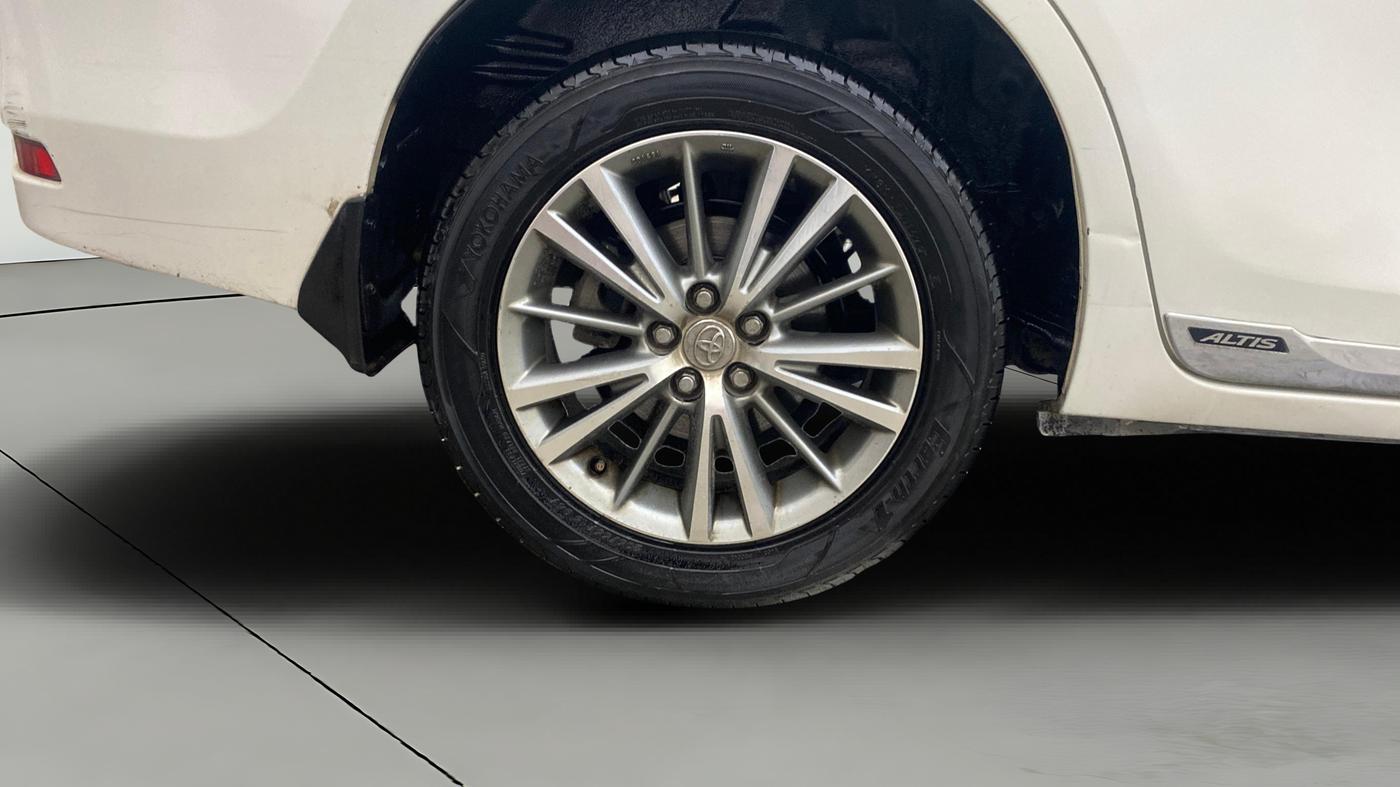 2015 Toyota Corolla Altis G PETROL, Petrol, Manual, 75,370 km, Right Rear Wheel