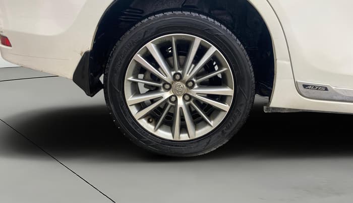 2015 Toyota Corolla Altis G PETROL, Petrol, Manual, 75,370 km, Right Rear Wheel