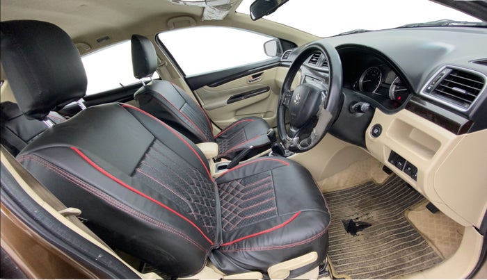 2016 Maruti Ciaz ZXI+, Petrol, Manual, 1,00,415 km, Right Side Front Door Cabin