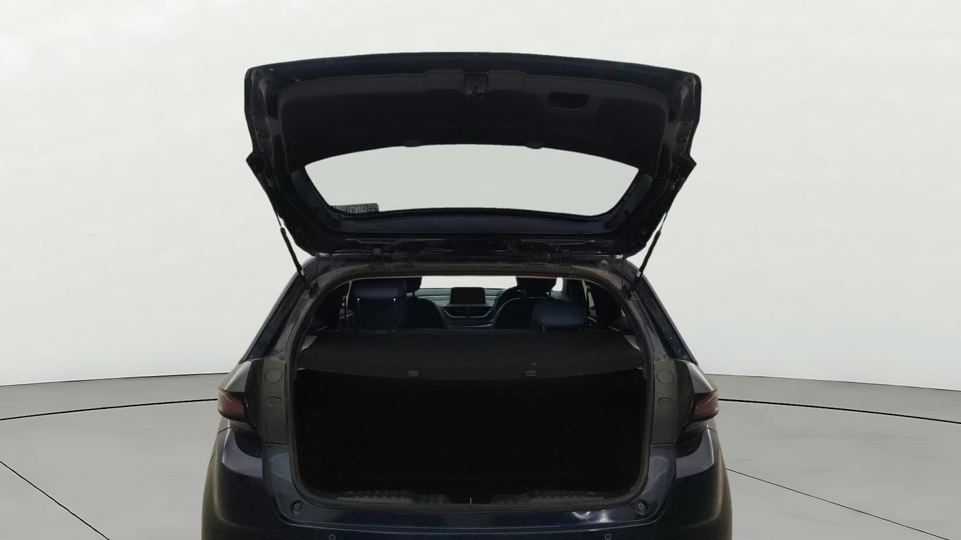2024 Tata ALTROZ XZA + SUNROOF, Petrol, Automatic, 13,097 km, Boot Door Open