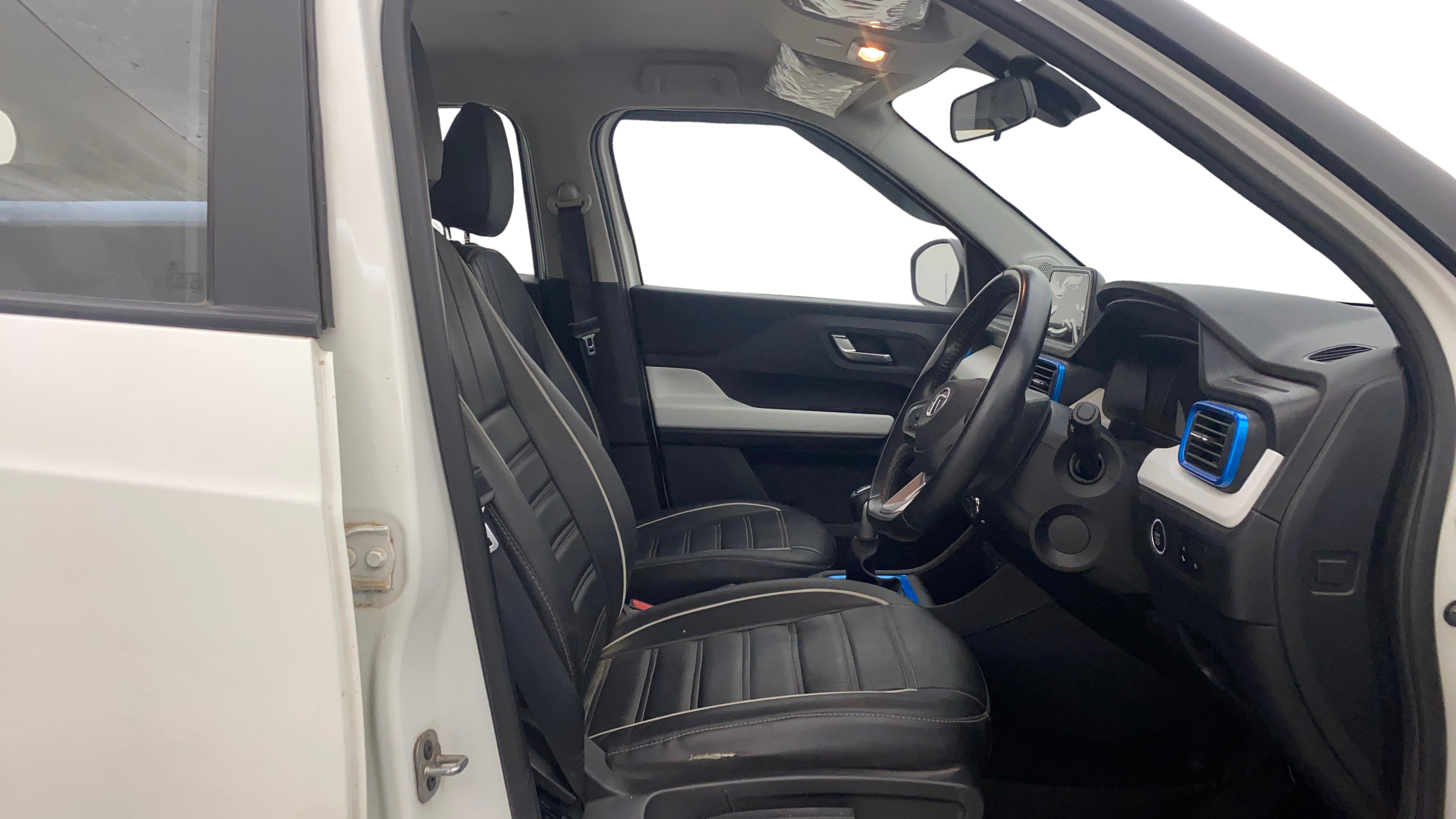 camera-Right-Side-Front-Door-Cabin