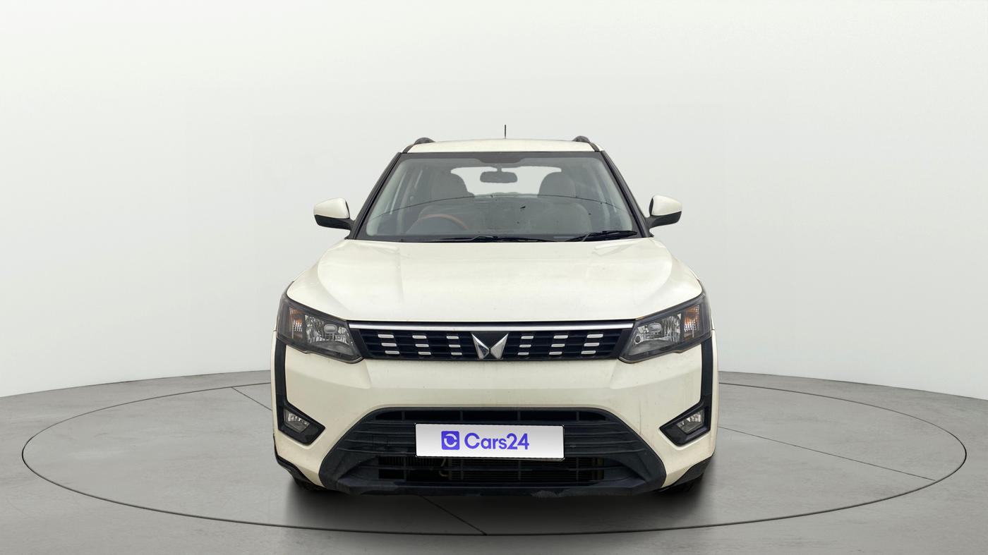 2023 Mahindra XUV300 W6 1.2 PETROL, Petrol, Manual, 25,160 km, Front