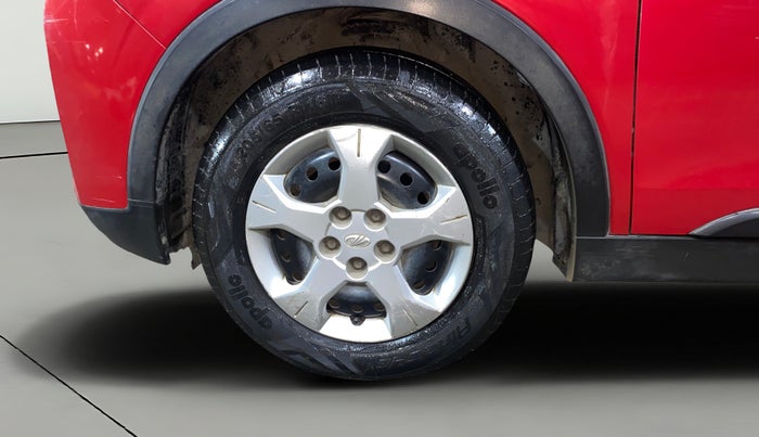 2020 Mahindra XUV300 W6 1.2 PETROL, Petrol, Manual, 33,270 km, Left Front Wheel