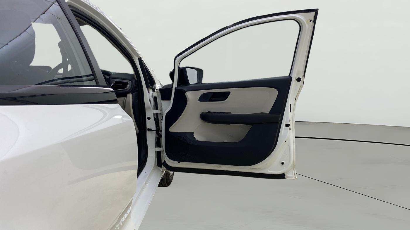 2025 Tata ALTROZ XMA PLUS PETROL, Petrol, Manual, 7,665 km, RHS Front Door