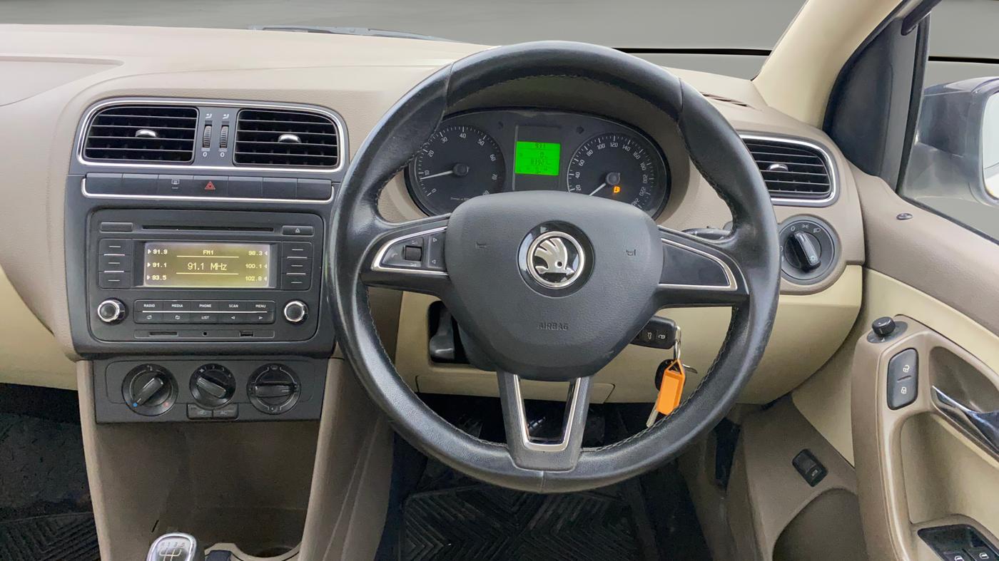 2013 Skoda Rapid AMBITION 1.6 MPI MT PLUS, Petrol, Manual, 83,954 km, Steering Wheel Close Up