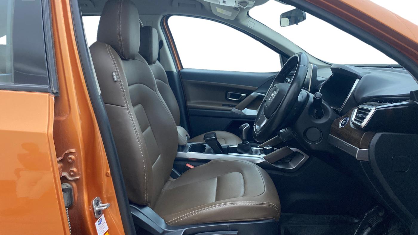 2019 Tata Harrier XZ 2.0L, Diesel, Manual, 1,14,406 km, Right Side Front Door Cabin