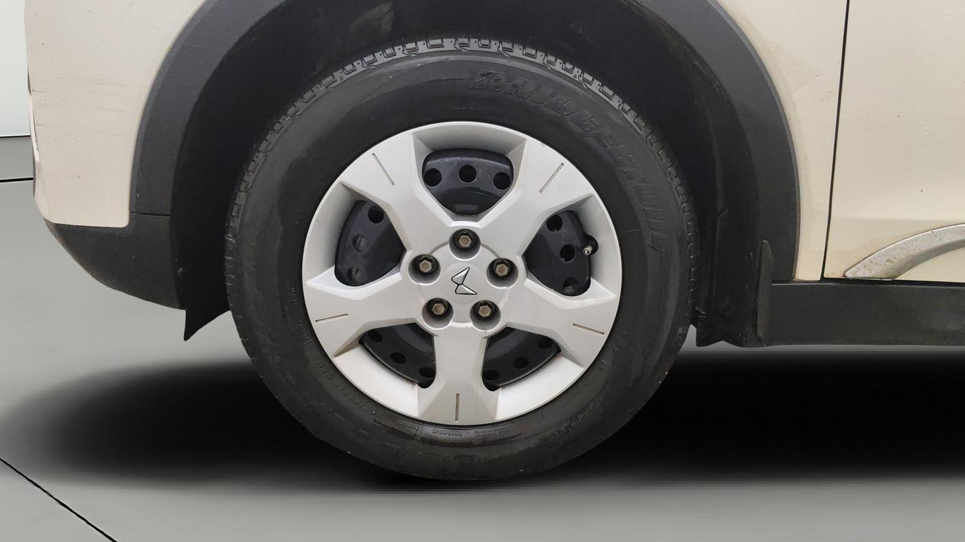2023 Mahindra XUV300 W6 1.2 PETROL AMT, Petrol, Automatic, 36,660 km, Left Front Wheel
