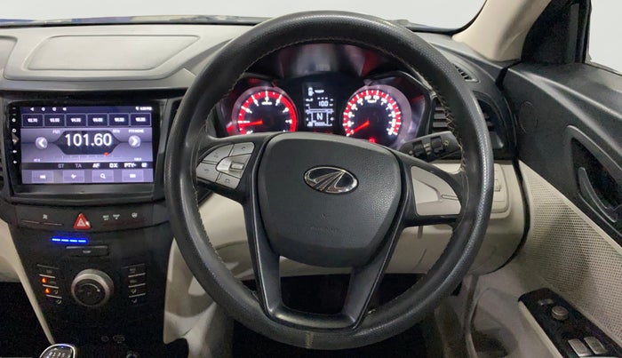 2022 Mahindra XUV300 W6 1.2 PETROL, Petrol, Manual, 39,602 km, Steering Wheel Close Up