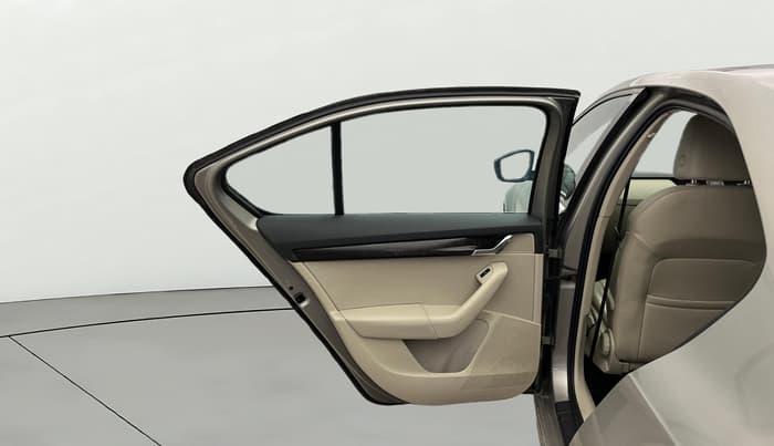 2017 Skoda Octavia STYLE PLUS AT 1.8 TSI, Petrol, Automatic, 1,03,026 km, LHS Rear Door