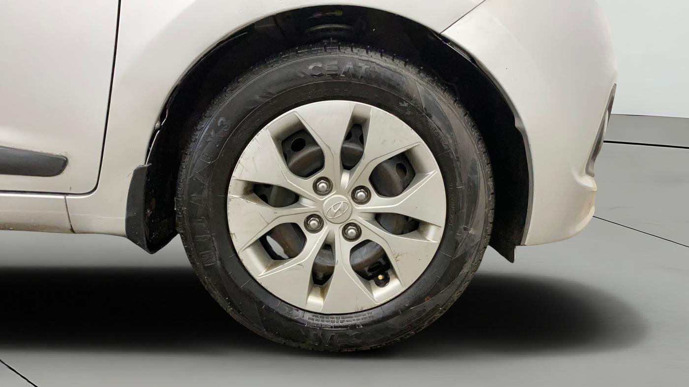 2015 Hyundai Xcent S 1.2, Petrol, Manual, 40,345 km, Right Front Wheel