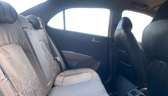 2015 Hyundai Xcent S (O) 1.2, Petrol, Manual, 97,348 km, Right Side Rear Door Cabin