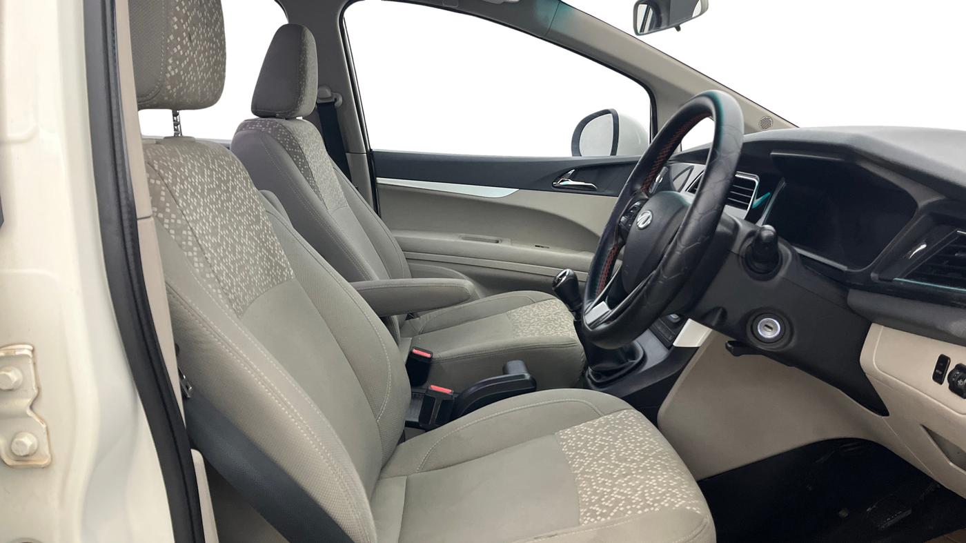 2021 Mahindra MARAZZO M 6 + 7 STR, Diesel, Manual, 79,760 km, Right Side Front Door Cabin