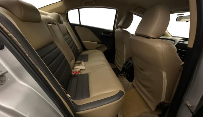 2017 Honda City 1.5L I-VTEC V MT, Petrol, Manual, 1,15,207 km, Right Side Rear Door Cabin