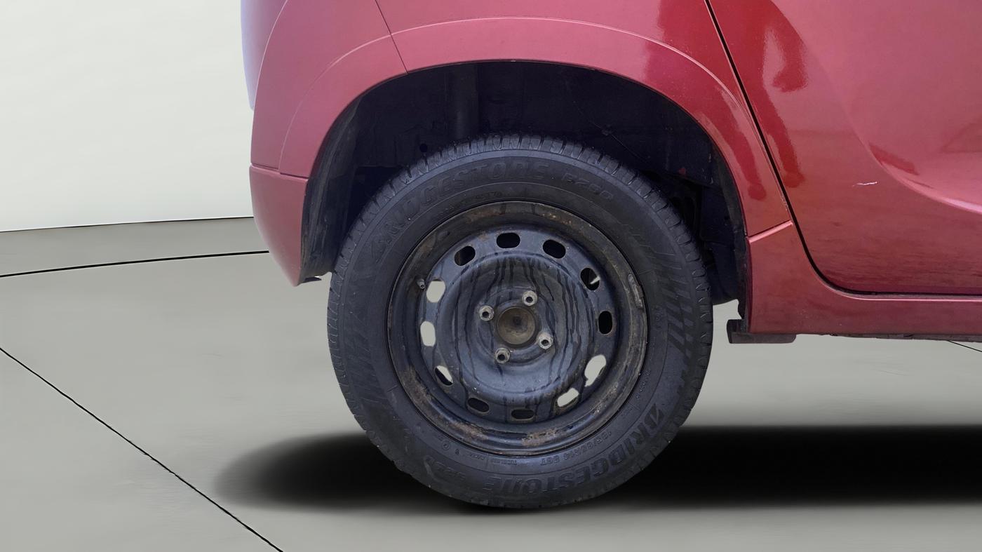 2017 Mahindra Kuv100 K4 6 STR, Petrol, Manual, 17,283 km, Right Rear Wheel