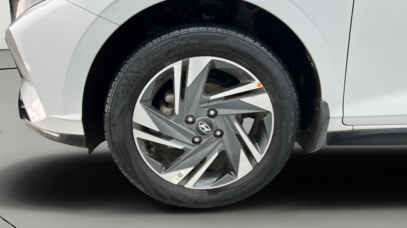 2022 Hyundai NEW I20 ASTA (O) 1.2 MT DUAL TONE, Petrol, Manual, 10,336 km, Left Front Wheel