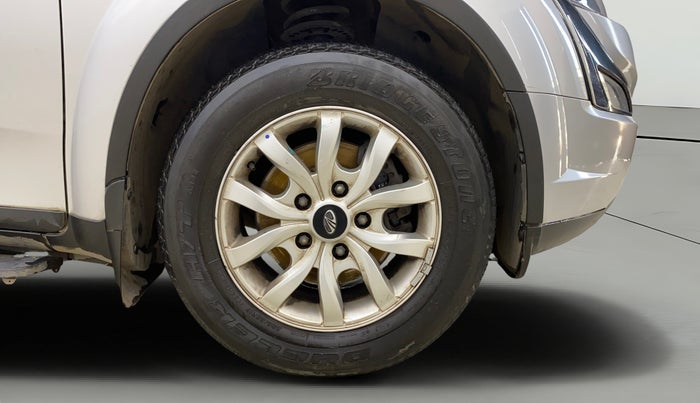 2020 Mahindra XUV500 W9 AT, Diesel, Automatic, 74,659 km, Right Front Wheel