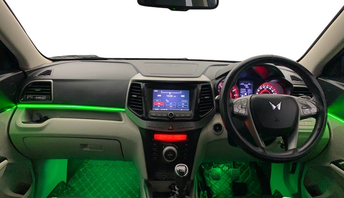 2023 Mahindra XUV300 W8 (O) 1.2 PETROL, Petrol, Manual, 27,880 km, Dashboard