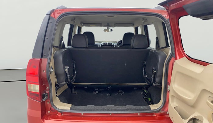 2017 Mahindra TUV300 T10 DUAL TONE, Diesel, Manual, 65,032 km, Boot Open Zoomed View