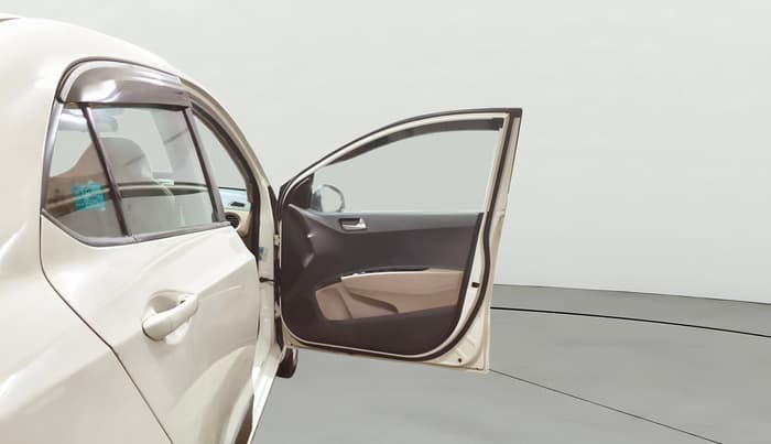 2017 Hyundai Xcent SX 1.2, CNG, Manual, 98,544 km, RHS Front Door