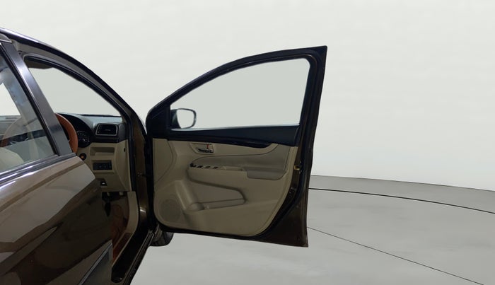 2016 Maruti Ciaz ZXI, Petrol, Manual, 70,565 km, RHS Front Door