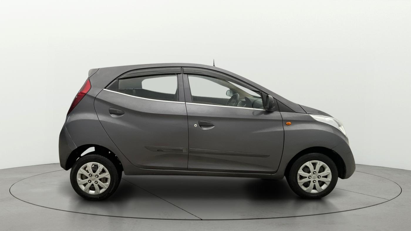 2018 Hyundai Eon MAGNA +, Petrol, Manual, 1,16,115 km, Right Side View